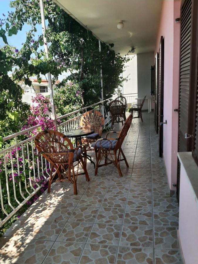 Apartments Tina Omis Exterior photo