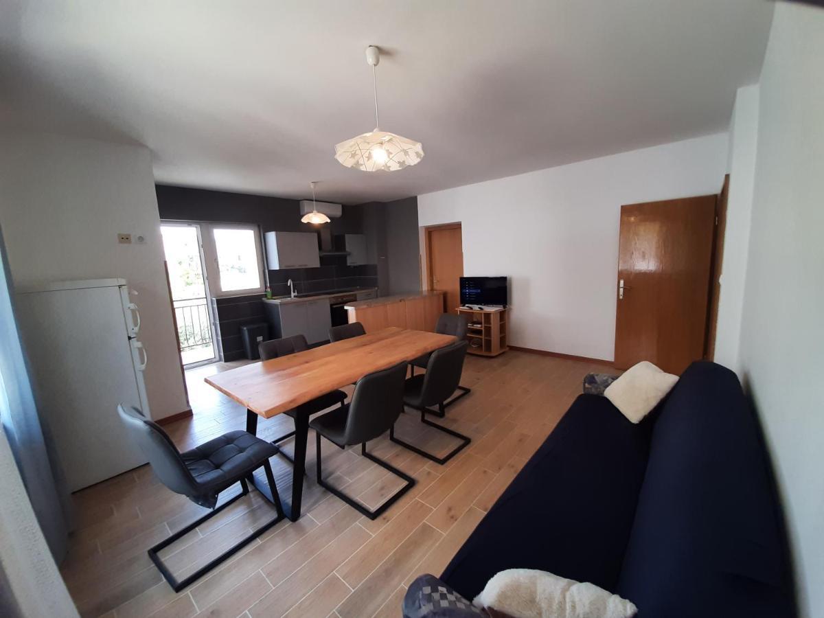 Apartments Tina Omis Exterior photo