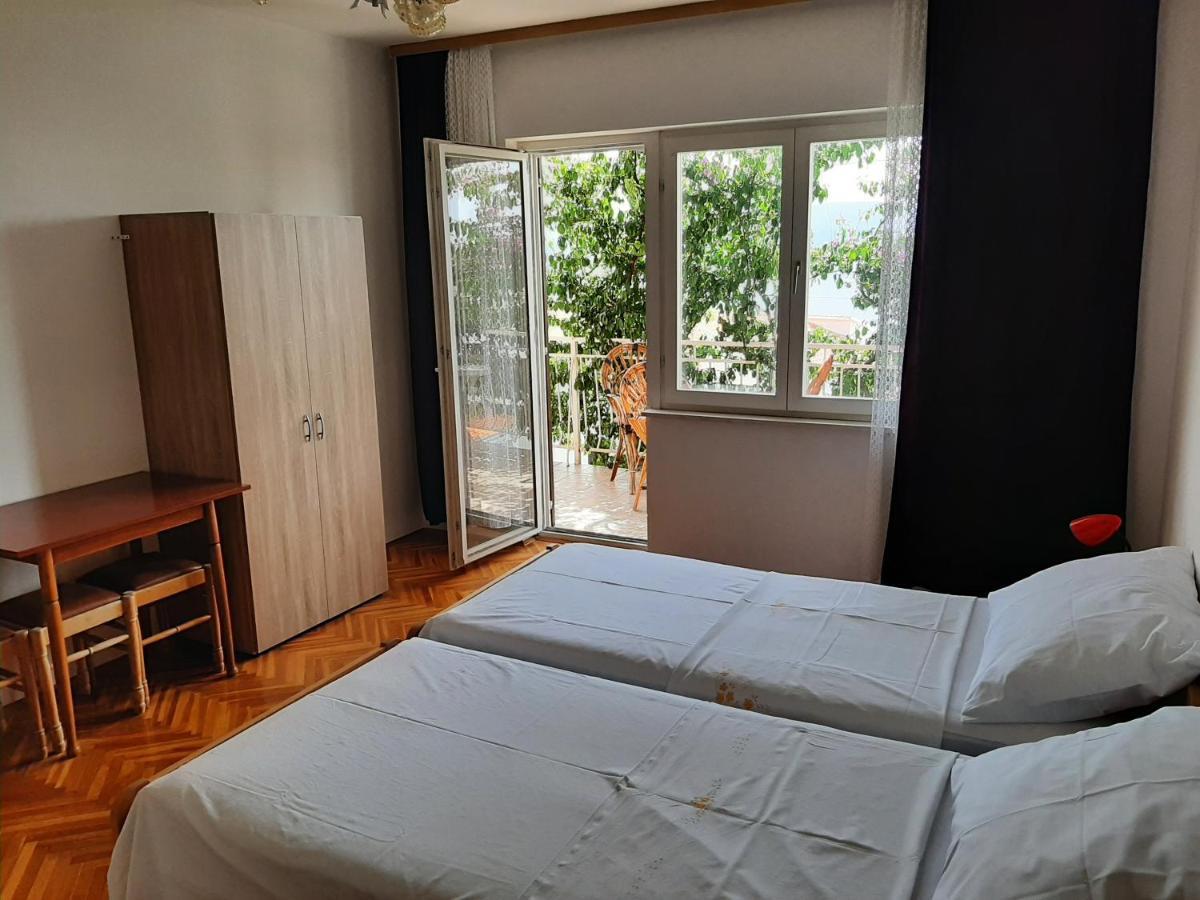 Apartments Tina Omis Exterior photo