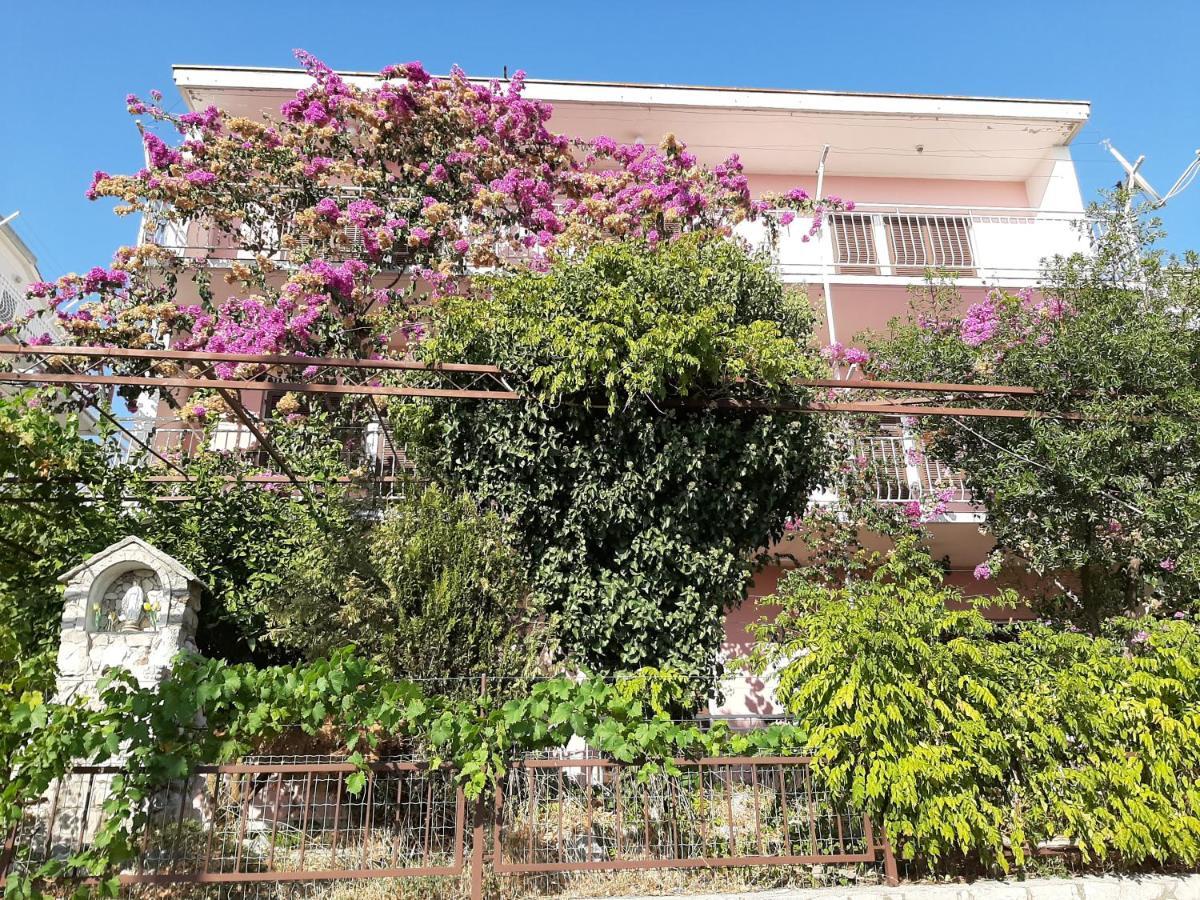 Apartments Tina Omis Exterior photo
