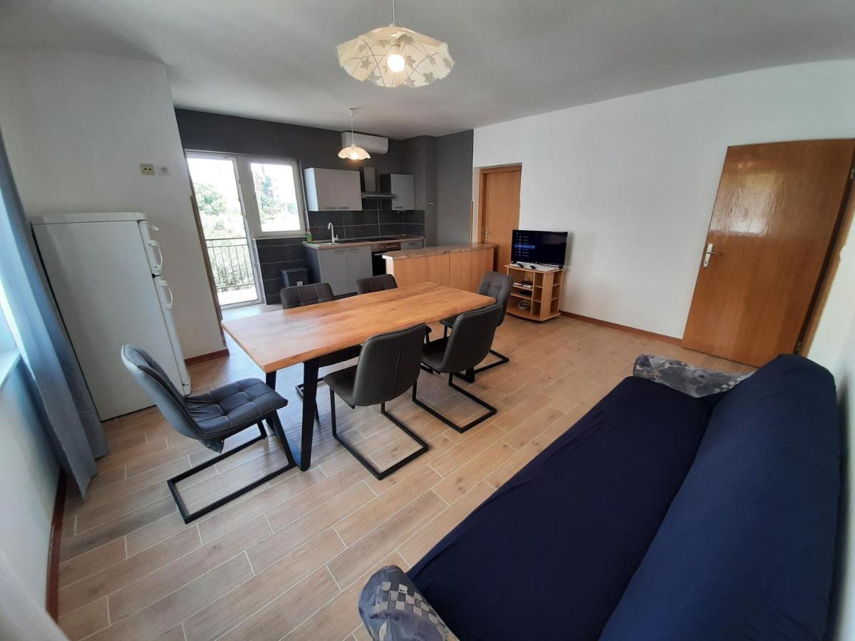 Apartments Tina Omis Exterior photo